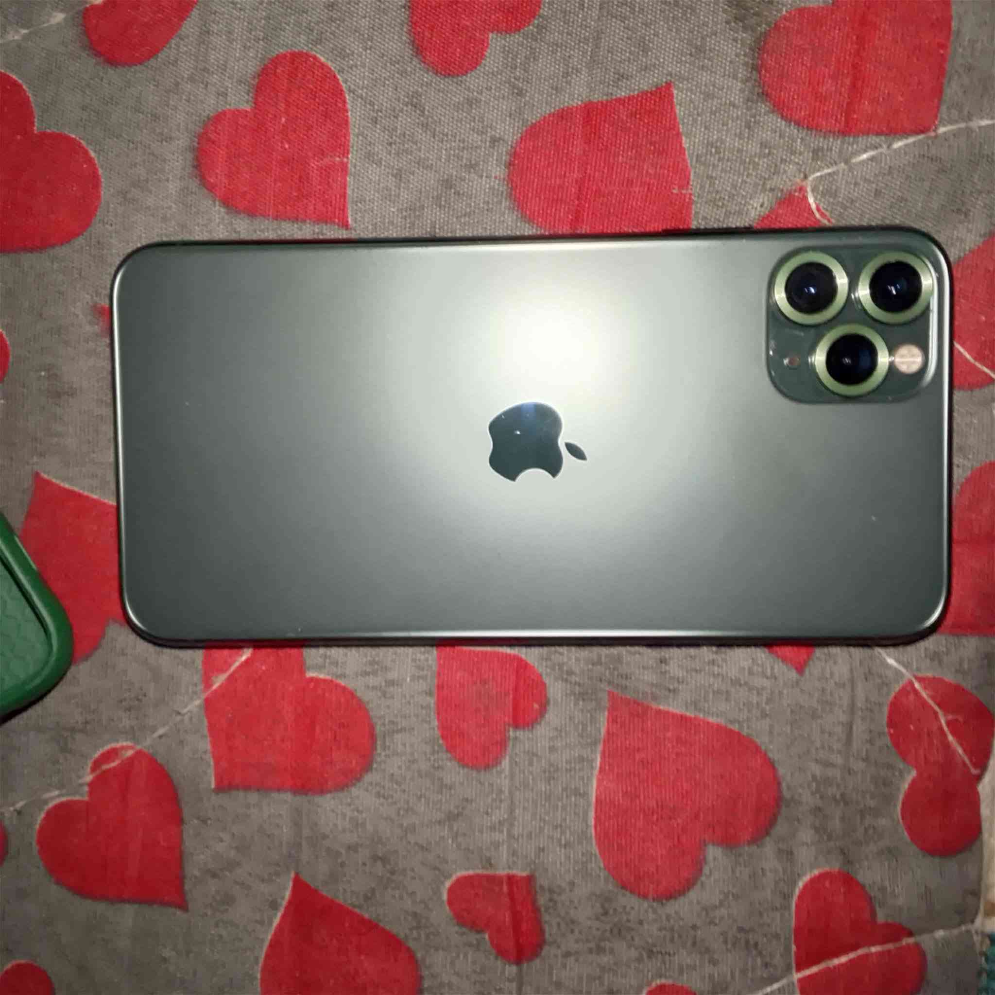 السلام عليكم عندي 11برو ماكس نضيف حيل شرق اوسط AAالجهاز شخط مابي بس مبدل بطاريه السماعه الفوك الفلاته متحركه بس عد ذني الجهاز وكال الجهاز مبدل بطاريه بل ربيعي ارقه بطاريه ولله الجهاز نضيف مات لله ذكره 64العنوان البلديات رقمي *********** السعر قيم أوخذ بس اليرض بي لله يرهم مراوس
