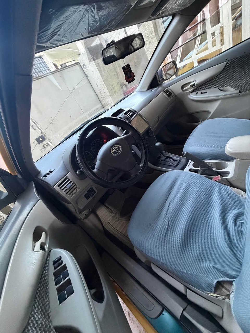 كورلى 2007 
السياره جاهزه مبيها نقص 
حدادياتها زينه 
تخم تايرات 
بيها جاملغ خلفي وقبق الجنطه بجمها كبس 
رقم جديد هيئه مصفره
رقمي *********** بغداد, العراق
