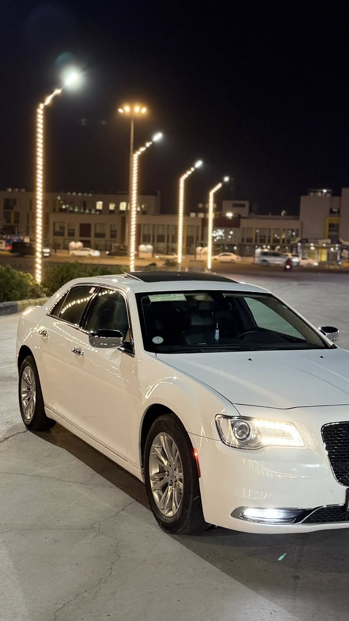 السلام عليكم كرايسلر اوباما موديل 2018 كندي كلين تايتل هزه ورقم سليمانيه الجديد تحويل او وكاله فول مواصفات بانوراما ستيرن كهرباء خزن ميموري كشنات جلد تدفئه تبريد سماعات بيتس وبعد كفاله ضربه وتبديل وصبغ مكينه وكير كفاله ماشيه 72 جديده السياره . 
العنوان: بصره 
رقم الموبايل :***********
