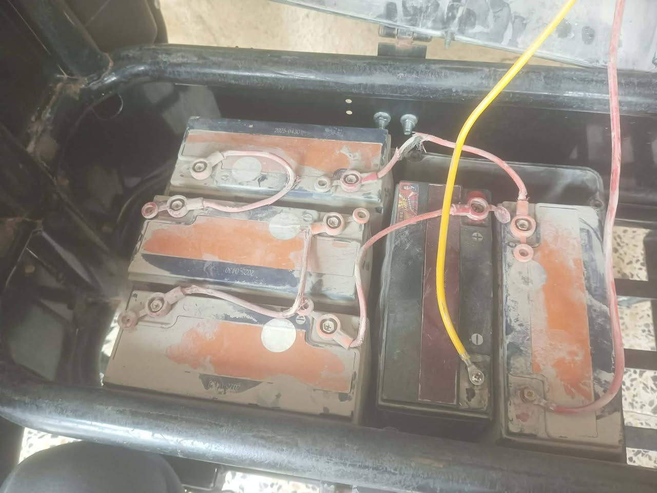 موطور جبلي للبيع بطاريات اشويه بيهن نفخه ٤٠٠ وبي مجال وهذا رقمي ***********
