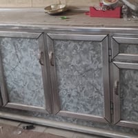 كاونتر المنيوم  طول 2متر نضيف جدا للبيع   للمعلومات اما عالخاص او 0782...