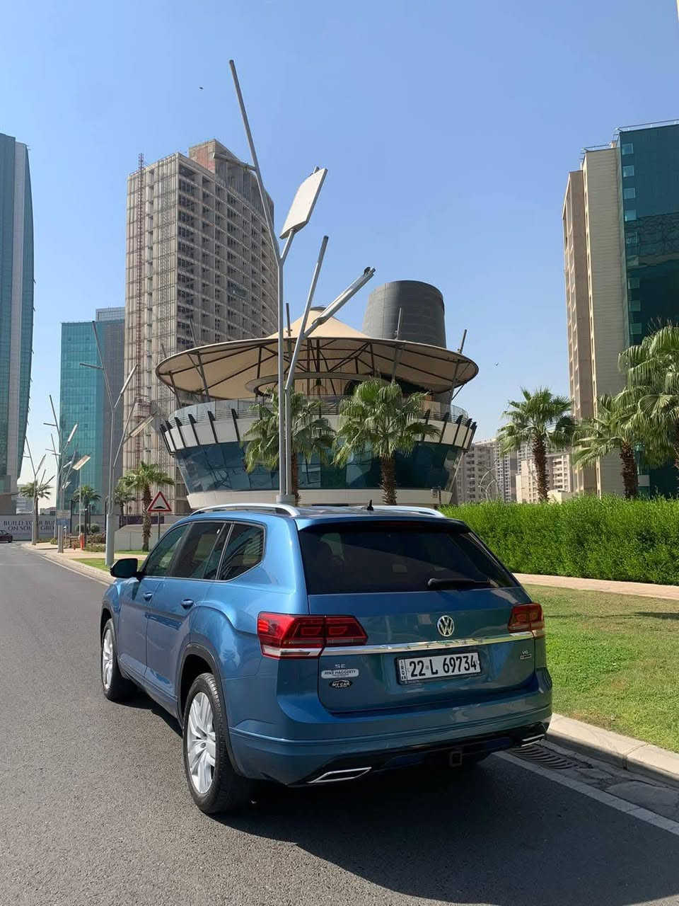 اطلس ٢٠١٩ 
 SE  4motion دفع رباعي 
محرك 6 سلندر 3600 
المسافه المقطوعه 65 الف ميل
  بدون صبغ بدون تبديل ارباك السايق والسكن ما بيها شي 
7 راكب 
السيارة رقم اربيل وباسمي ومكاني اربيل  ..  تحويل ثاني يوم
التواصل لو خاص لو على التلفون ***********
