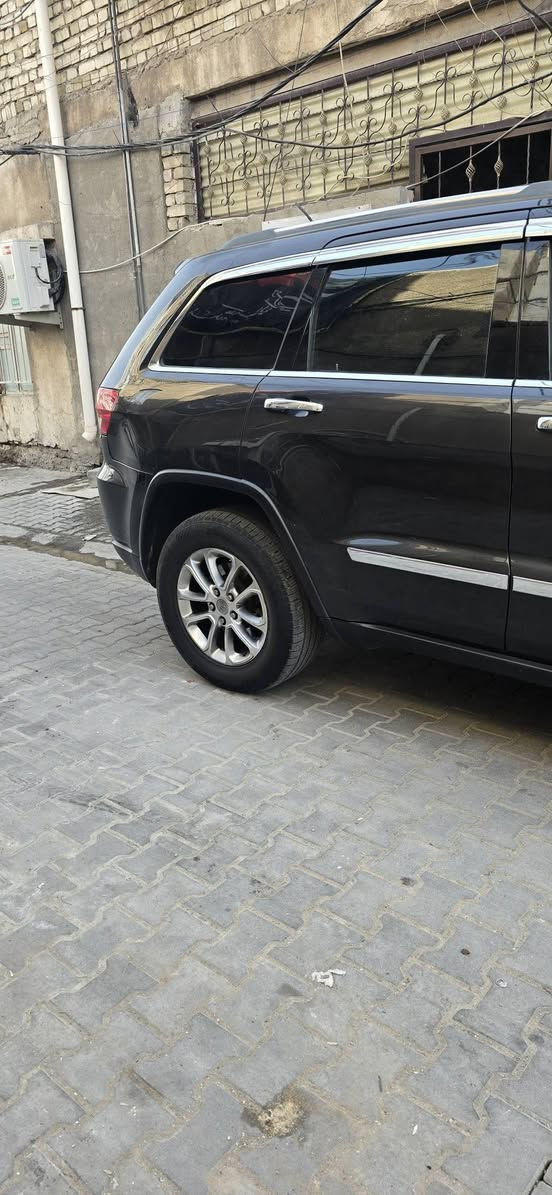 السلام عليكم اخوان تحياتي للادمن وجميع الأعضاء 
جيب موديل ١١ اوفر لاند٥٧٠٠ فول الفول كلين بدون حادث بدون ايرباك بيها بابتين وشويه من الجاملغ الخلفي كلير السيارة جاهزة من كلشي  رقم بغداد انكليزي مكانها بغداد تفاصيل أكثر اتصل على الرقم *********** 
او مراسله واتساب .
