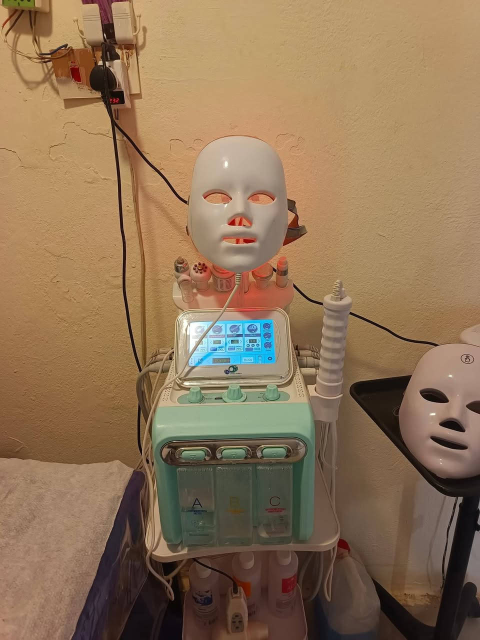 جهاز ال هايدروفيشنل 8في1 مديل حديث نضافه 100٪100 للبيع للاستفسار ***********
