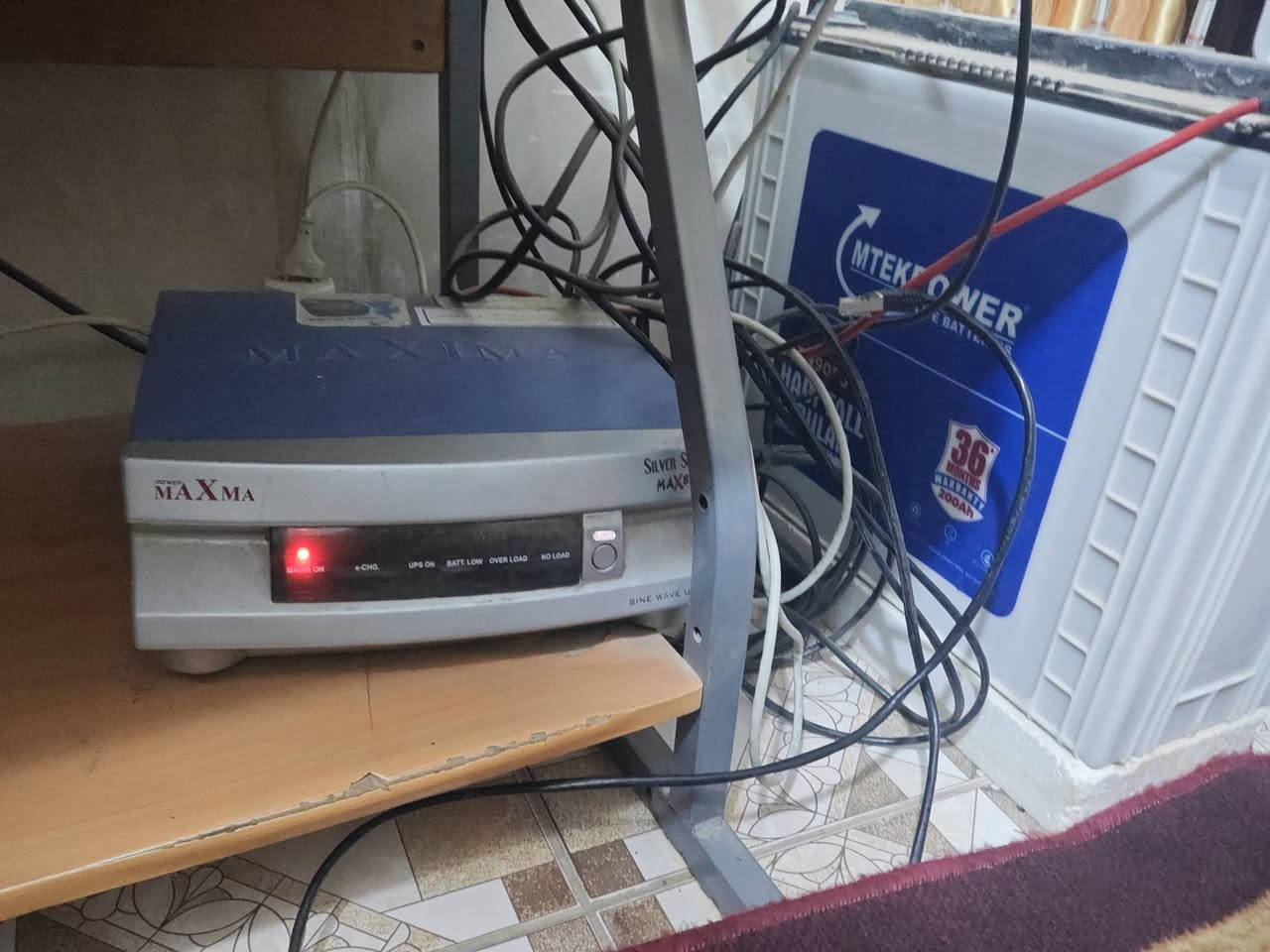 السلام عليكم
برج انترنيت للبيع 21 متر مع  سكترات عدد 3 و912 عدد 3 مع عاكسة مع باتر 200 امبير 
السعر مليون وبي مجال 
***********
