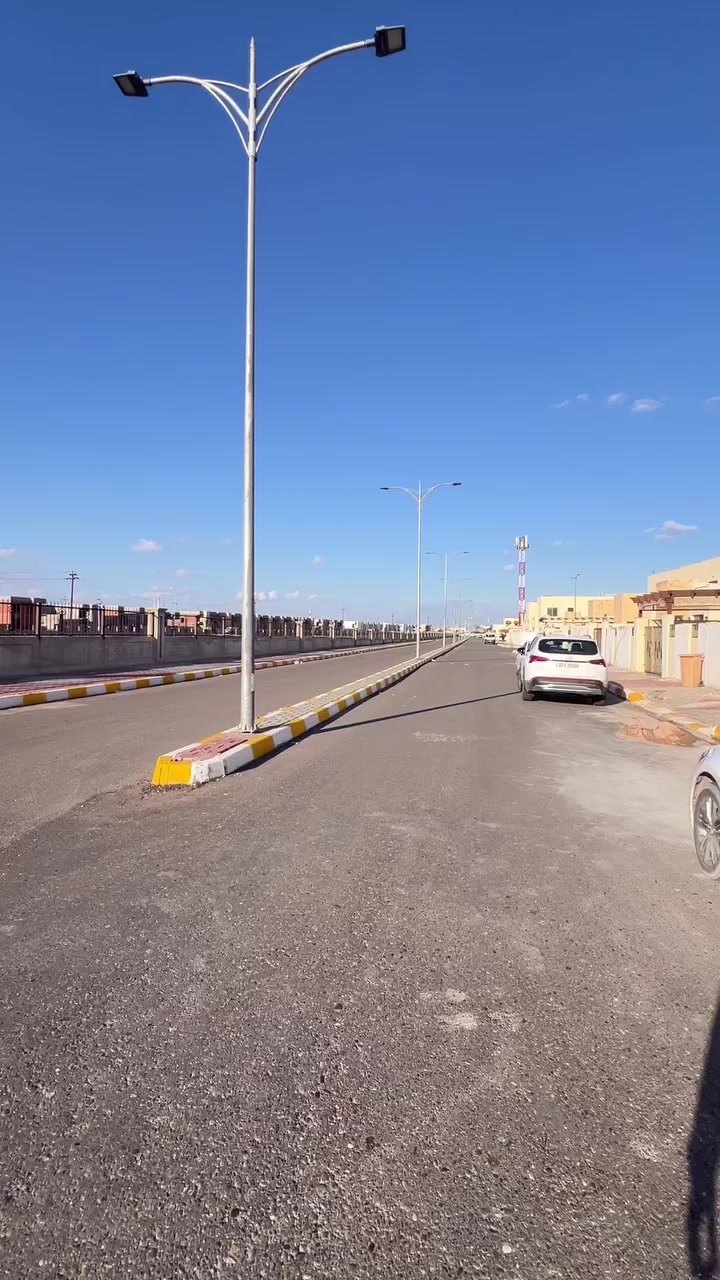 11 شدة ونص ع السايدين  بمجمع بيتي (ز3) ،
بيت مساحة 230 م 📐🏡
 
مكون البيت من 3 غرف نوم 

استقبال وصالة وسطية 

ومطبخ وصحيات عدد 2 بالطابق الارضي

كراج وحديقة واسعة 🪴

البيت باقيله تشطيبات بسيطة وهو متسلم كامل
ملاحظة (البيت مسددين 114 مليون من المبلغ الكلي) 
*********** 📞
