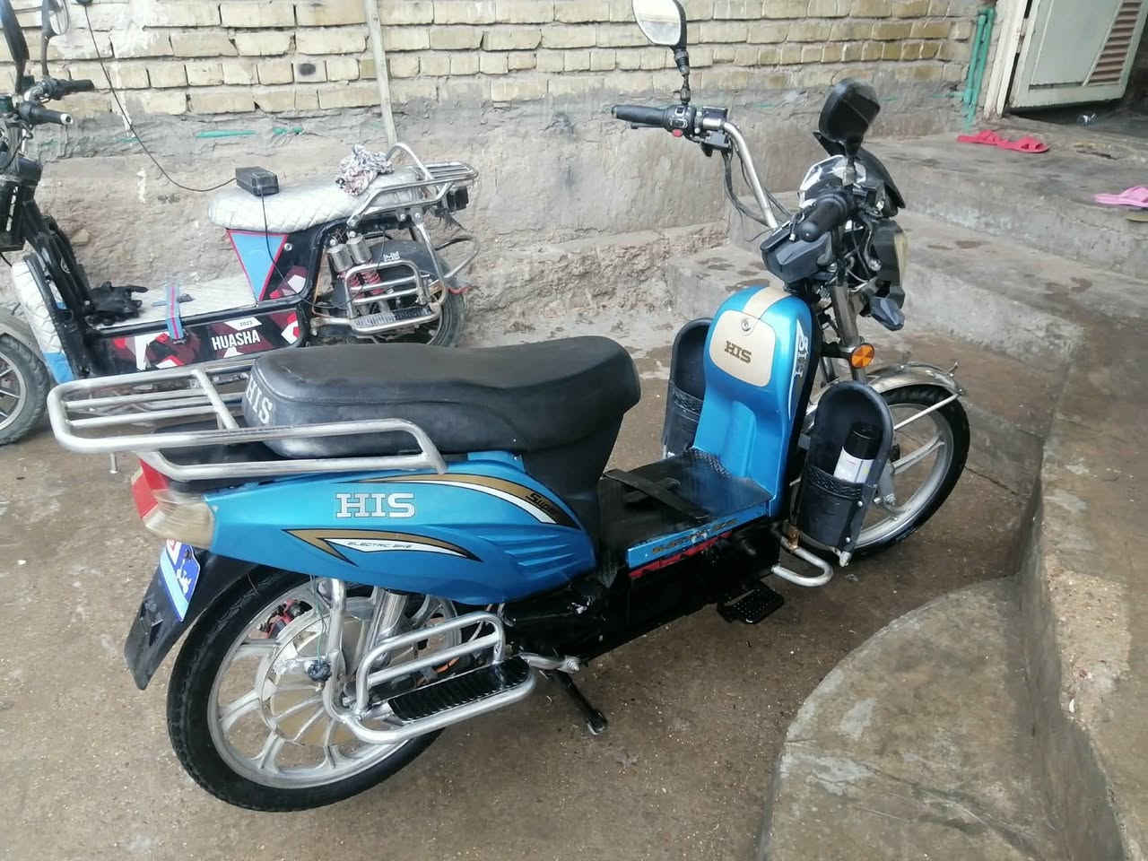 ماطور شحن هارلي. 2023محدث 2024 
ماطور نضافته كدامك.
كهربائياته. شغاله.
تايرات جدد جوبلس
نضامR ابو البك
ماطور. مرتب جديد مابي نقص
بطاريات يقرن 10 بس بيهن نفخه يمشنك. خير من الله. ع شرط كل يومين. 3 يالله تشحنه 
  السعر مع البطاريات 300 
بدون بطاريات. 250 وبي مجال


**إذا كنت صاحب هذا الإعلان وتريد حذفه لأي سبب، رجاءا أرسل رسالة إلى الدعم الفني**