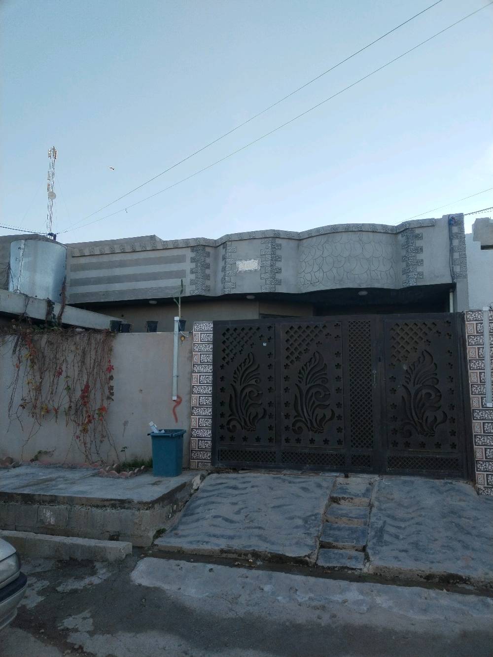 سلام عليكم
دار للبيع في الصالحي يبعد ١٠٠ متر من جامع الصالحي خدمات كامله تبليط ومجاري المساحه ٢٠٠ متر يتكون من كراج وحديقه واستقبال ومطبخ وهول و٣ غرف نوم واحده طابق ثاني مساحتها ٩ *  ٤  صحيات داخل وخارج حتى ستايكر مشتغلينه اعلى واحد بالفرع سنه البناء ٢٠٢٠ فول سيراميك فقط سقف ثانوي وصبغ بعد مامشتغلينه السعر ٦٢ 
***********