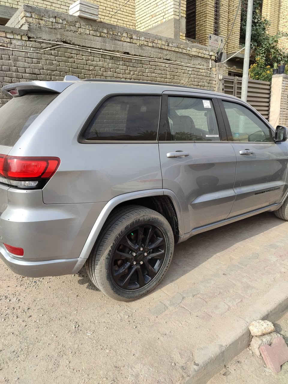 للبيع جيب  كراند شيروكي موديل 2021 رقم اربيل سعر 235 ورقه حاليا السياره بالعماره .. موبايل ***********
