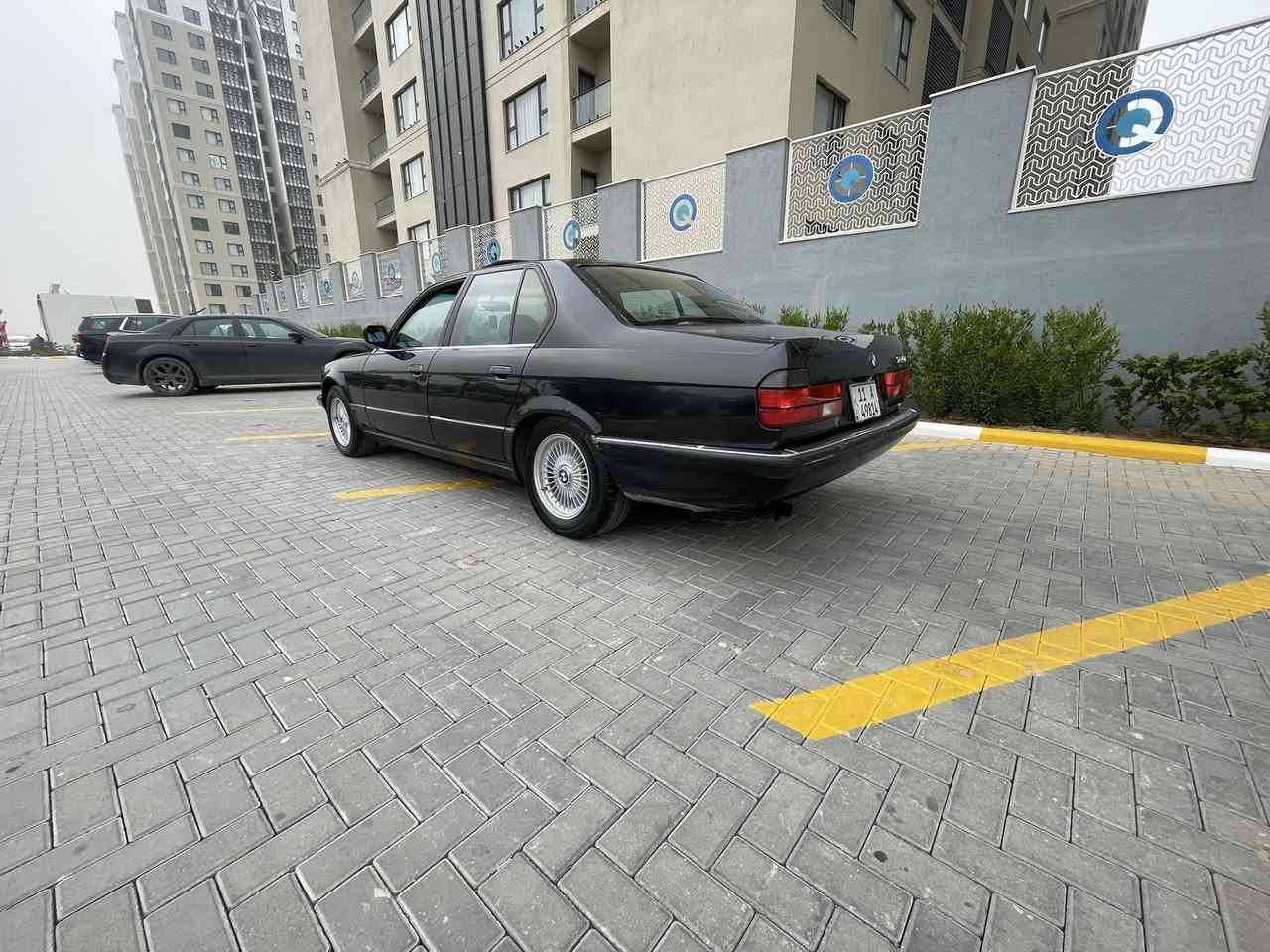 السلام عليكم للبيع او مراوس  BMW1992اصل740i 8سلندر كير تمساح 5نمر فول مواصفات رقم بغداد أنكليزي بدون حادث او خياسات فقط صبغ للجماليه وترايه حلو وناعمه أربع جام كهرباء سنتر لوك مري كهرباء كشنات جلد وكهرباء خزن ميموري دبل ايرباك سلايت روف بجم عريض بدون اي نواقص تبريد ثلج امامي وخلفي سياره بلاديه وحلوه وجاهزه وبدون اي نقص كير ومحرك وكهربائيات كل بلادي وشرط كل جديد لوك السعر ٩٢ ورقه عنواني بغداد السيدية 
***********
