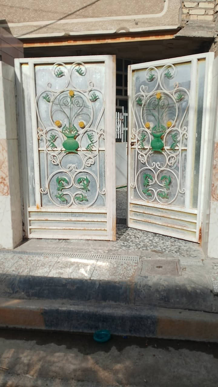 السلام عليكم بيت 90 متر طابق واحد ترميم 2020 الجريخي مقابل جامع النبي اسماعيل بضهر مدرسة مالك الاشتر الابتدائية البيت مجاور الساحة وياه حديقة وكراج سيارة السعر خاص او الاتصال على رقم صاحب البيت ***********
