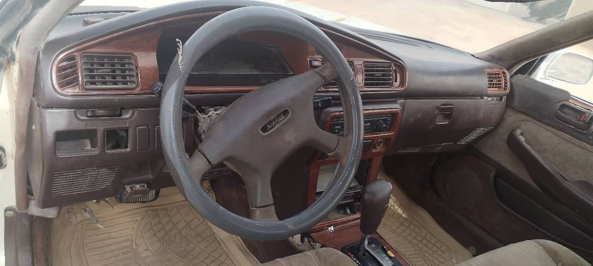 سلام عليكم للبيع مارك عضم 1991
رقم انكليزي نجف بسمي مداور ثاني يوم
مكينه وكير مكفولات كهربايات شغاله 
حداديه 70/100 تخم تاير 
سعر 38وبيه مجال مكان نجف 
***********
