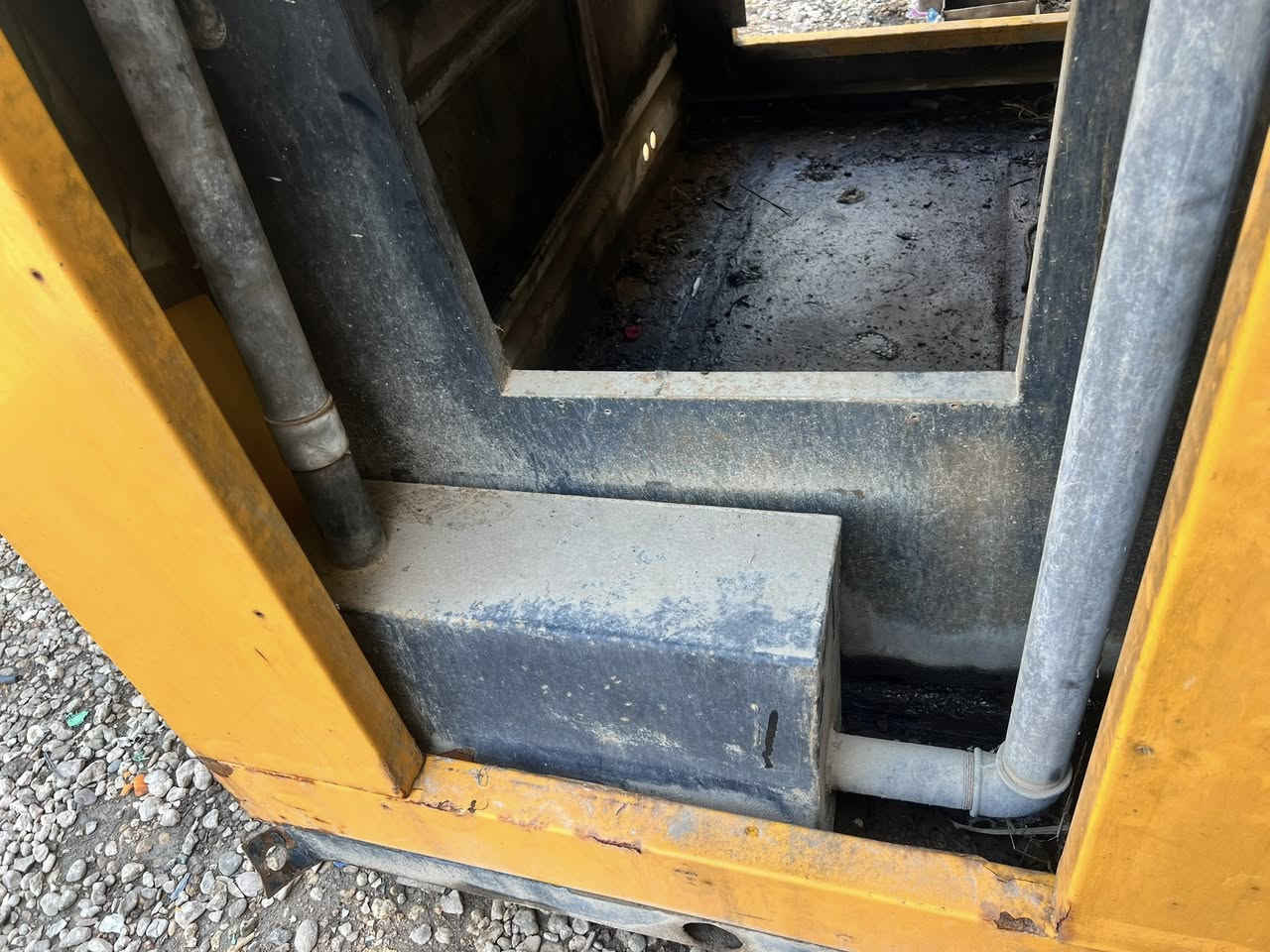 كاتم للبيع مال  مولدة بيركنز 3 سلندر
مكانه بابل بي نقص باب 
***********
