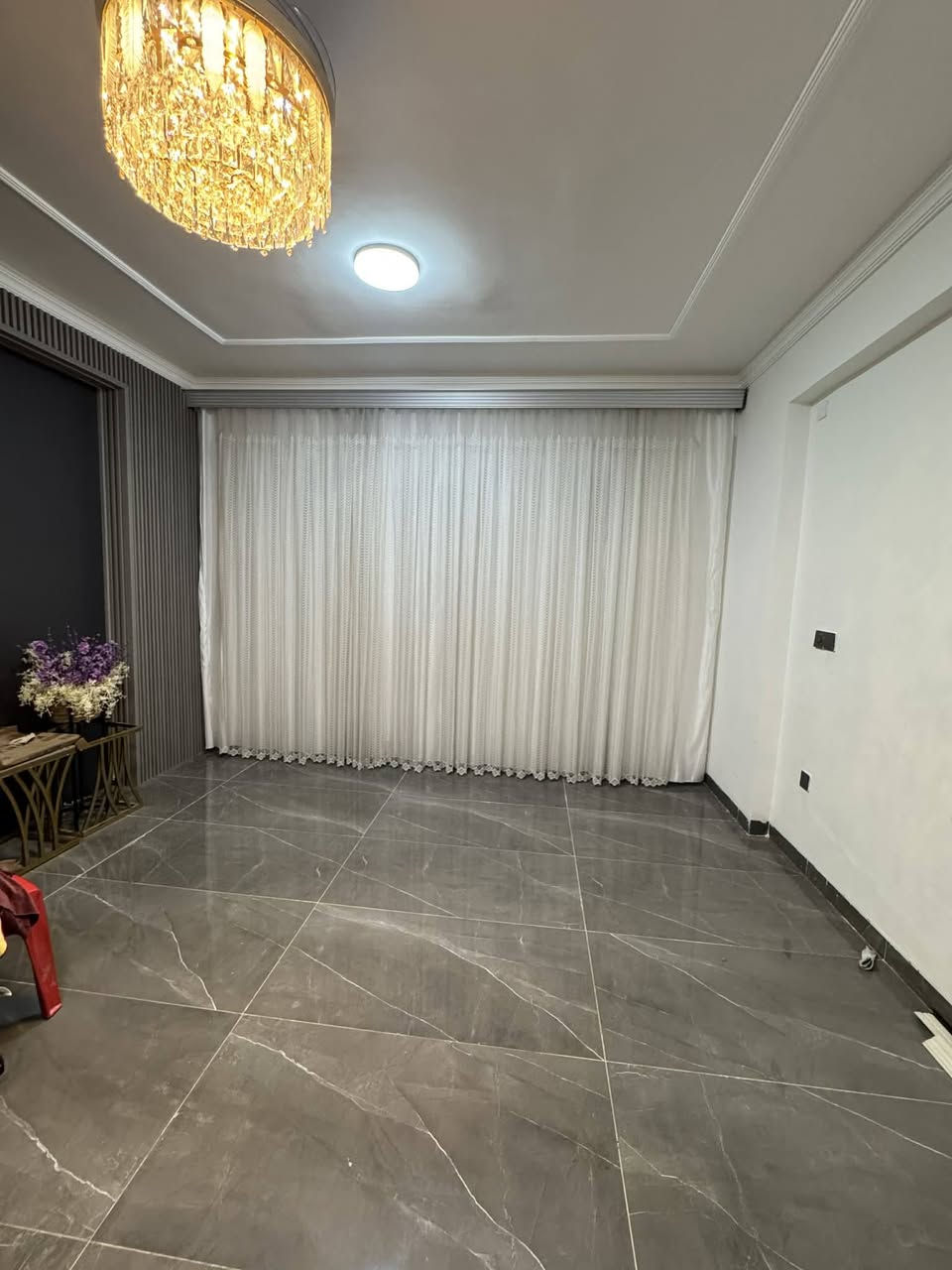 شقة للبيع في مجمع الشروق
🪧 : شقه سكنية طابق 8  عمارةC7  

📍العنوان : مجمع الشروق

📐 المساحة : 132م

📋التفاصيل: غرفتين +حمامات عدد2

صاله .استقبال .مطبخ كاونتر  كامل فصال تركي

كاونتر كامل فصال تركي

جدران الاستقبال مغفله بديل الخشب والرخام جدران تركي

تغليف جدران الهول بديل الخشب 

الاستقبال تغليف الجدران بديل خشب وبديل الرخام  مع ليدات 

الشقة محدثه ديلوكس 

مدفوع منها19) شهر اقساط  

قيمه القسط  548  )للمصرف  العقاري تدفع .....

للاستفسار اكثر والتواصل

الاتصال عل رقم

‭0773 411 3016‬
