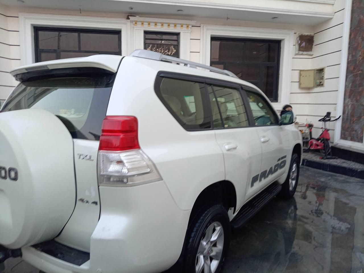 ماشيه ١٧٠
السياره مكفوله من كير مكينه كهربائيات والكشر اكو صبغ قليل بلجنطه بسبب طخه خفيفه وسونارهه موجود بلصور السعر ٢٨٥
العنوان بغداد التاجيات *********** قرب مرور الكاظميه
*********** السياره بأسمي
