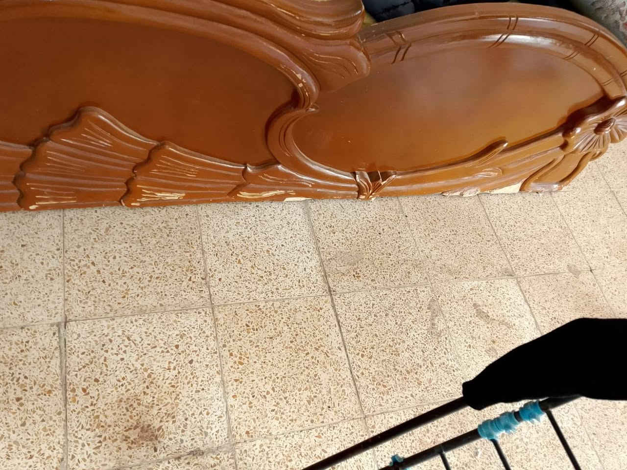 خشب ثقيل ونظافه مثل ما بل صوره اي استفسار اتصال على رقم عنوان الغرفه فيصليه
***********
