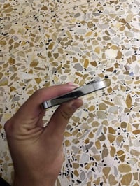 مبدل شاشة • ذاكرة ٢٥٦ • بطارية ٧٥