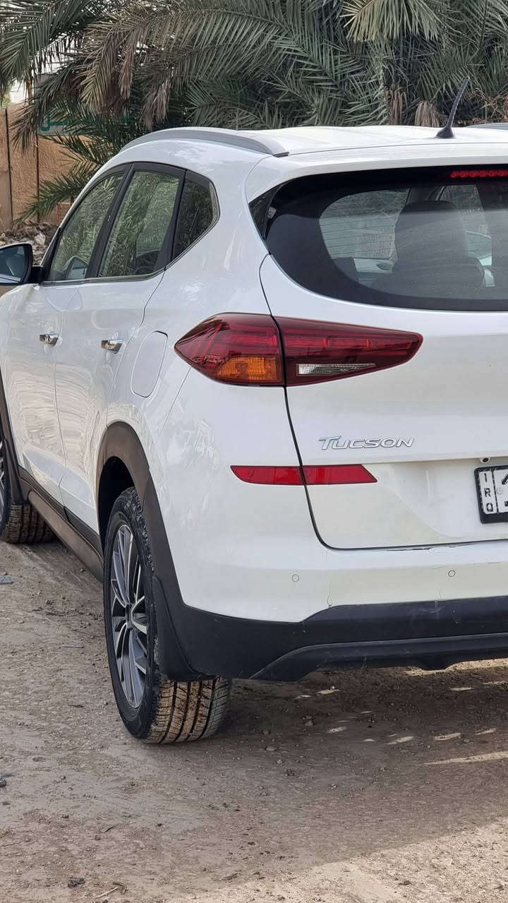 الــسـلام علــيكـم تـوسـان خليجي شركة القاصد 
السيارة ماشاء الله على وضع الشركة مكفولة كفاله عامة من الضرر و الزلع السياره رقم بغداد دولي الجديد
الموديل / 2019 
اللون/ أبيض
ماشية / 90 الف قابل للزيادة
المواصفات فول 1 / 1 عده البنوراما 
المحرك / 2000 دوش المرغوب 
بصمه تشغيل 
بصمة ابواب 
الداخل / لون اسود وبيجي 
كشنات جلد كهرباء
كاميرا / اماميه وخلفيه 
قطعتين تبريد / امامي وخلفي 
اضواء السياره / LED مع عدسات 
حساسات خلفية
5 / ويل كب 
أنظمة قيادة ذاتيه 
صدر امامي وخلفي جدد
إشارة بالمرآة و المري شفط 
وكثير من المواصفات التي لم تُذكر 
السيار نظيفه جداً و مكفوله كفالة عامه 
السعر / 195 ورقه وبيها مجال
 غير متواجد على الفيسبوك اتصل على الارقام التاليه رقم الهاتف/ *********** 
***********
علماً السيارة بأسمنا و تحويل مباشر 
مكان السيارة / بابل
