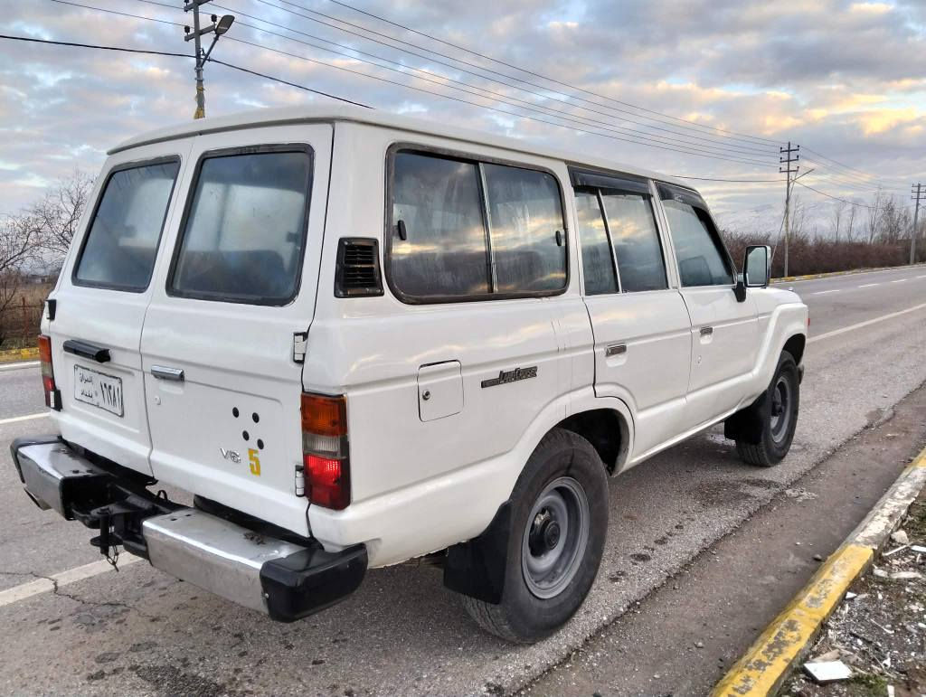 لاندگرۆز مۆدێل 1985رقم بغدادئاڕم پلاستک بەشەرت گێڕ مکینە اکسل دبل اکسل تایەی لۆک بێ خایس کاربایات بشرت 
ژ.م***********
*********** أربيل, العراق
