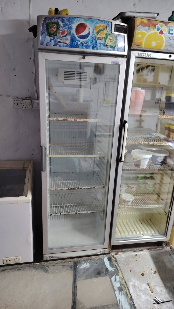 يوجد اثاث محل من 5عارضات وبرادين وجام خانات بلموصل  الايمن حي التنڪ الاستفسار خاص والاتصال علا الارقام هذني.   ***********
***********
