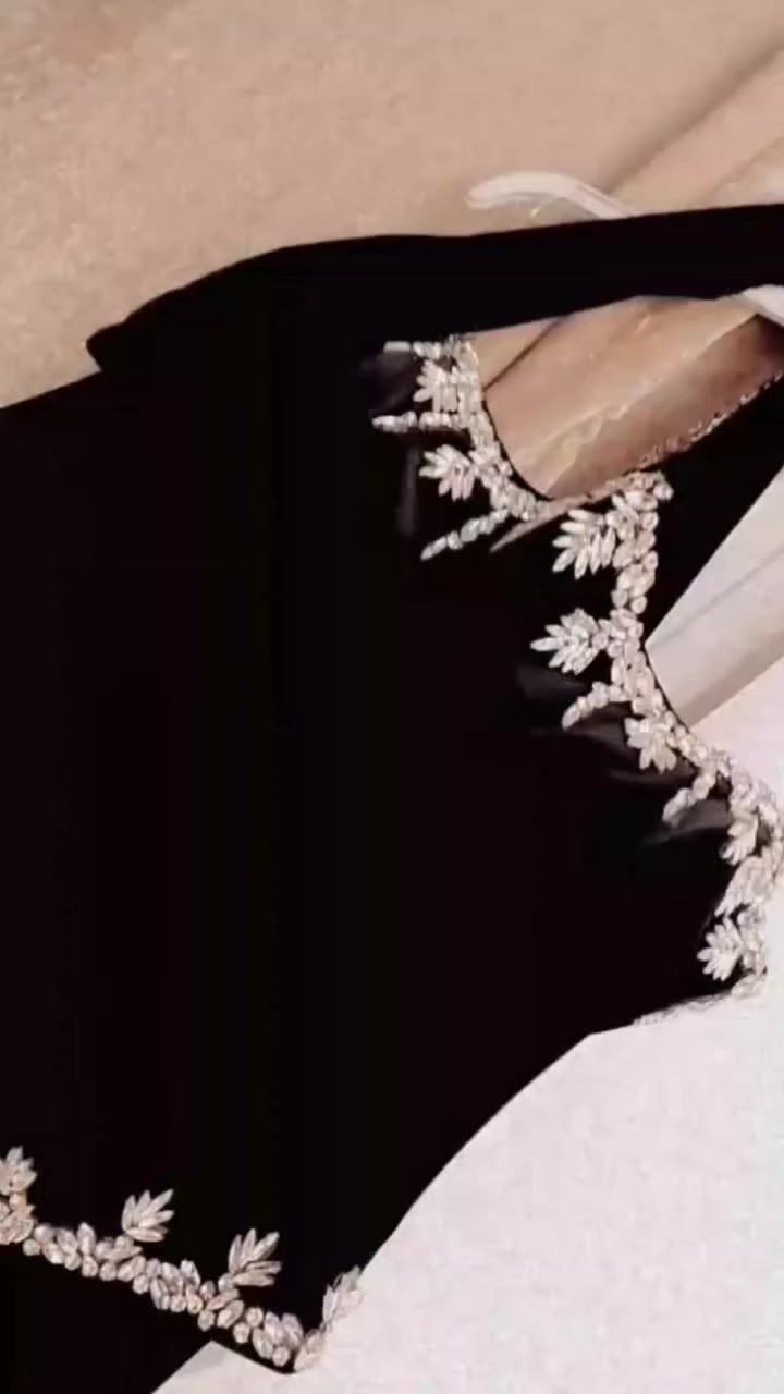 بدلي للبيع قديفة شتوي نضيفي
قياس 44 تلبس وزن ضعيفي وسميني لان من الظهر عملتوها حبل برنسيسة معاها كفوف ولفاح البدلي شبة مستورة كوي
من الزهور اخذتوها ب300 الف


**إذا كنت صاحب هذا الإعلان وتريد حذفه لأي سبب، رجاءا أرسل رسالة إلى الدعم الفني**