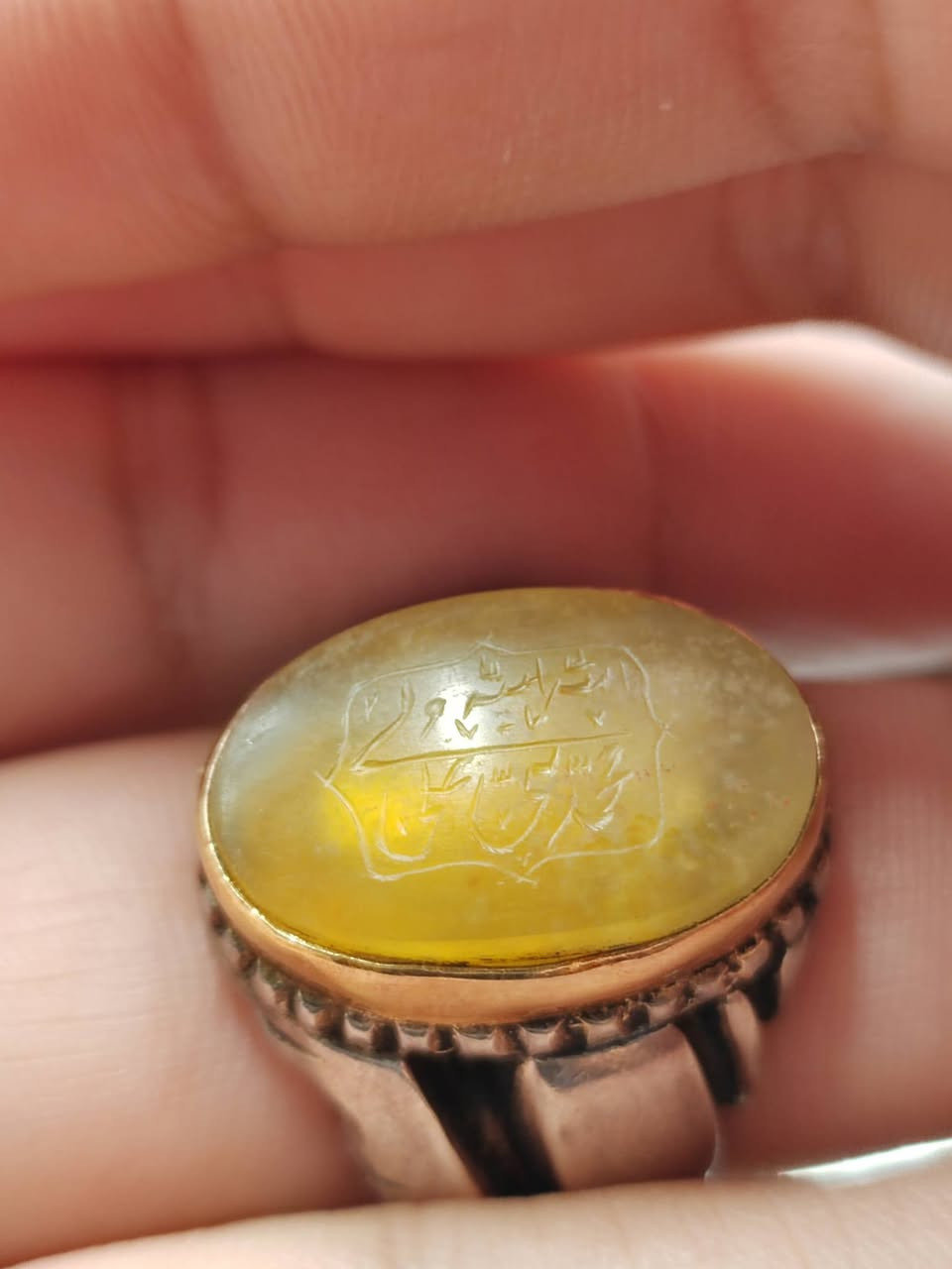 السلام عليكم لعيونكم احبتي عقيق يماني اصفر قديم اصلي غير معالج او مجمر خط قديم داير ذهب تواصل خاص


**إذا كنت صاحب هذا الإعلان وتريد حذفه لأي سبب، رجاءا أرسل رسالة إلى الدعم الفني**