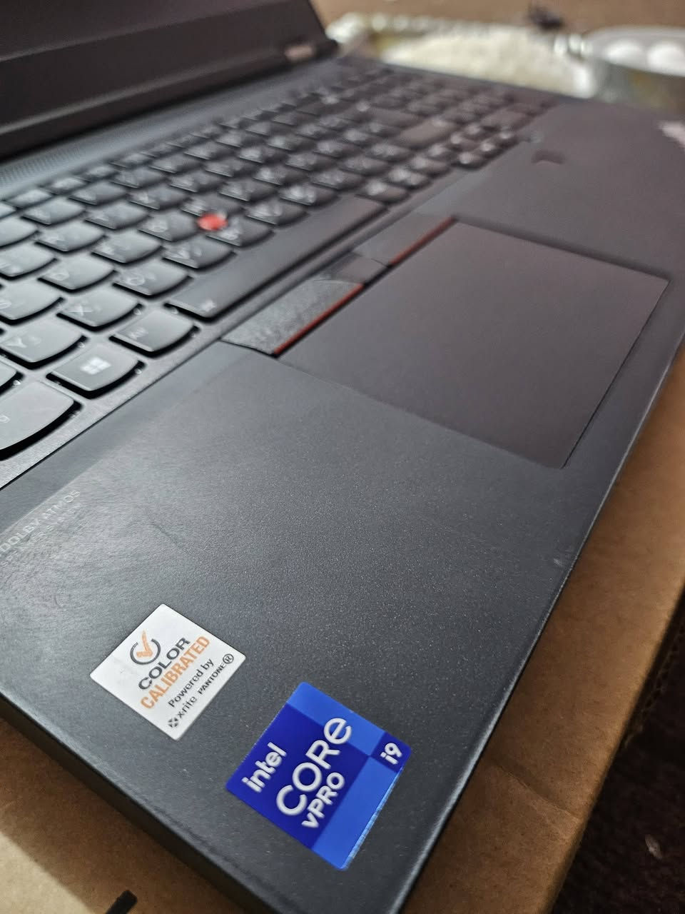 لابتوب lenovo t15 gen 2 pro  i9  للبيع
المواصفات 
I9 11950h 
Ram16 
Rtx 3080m 16gb VRAM Full Watte 
Ssd nvme 512gb 
Screen 4k Ultra HD 60HZ شاشة الوان قوية ودقة عالية بتقنية DSR 
تبريد ضخم من لينوفو 4 فتحات تهوية حرارتها متعبر 75 
طبعا كارتها اقوة  من لابتوبات تجي rtx5060 ومقارب بل قوة لابتوبات rtx 5070 واقوة منهم بل vram يجي 16gb يعني بل العاب تشغيل 2k و 4k بسلاسة ويشغل اقوة لعبة 
جربت علية ريزدنت ايفل ريكويم الجديدة
شغلتها 2k اعدادت مرتفعة انطتني من 80 فريم الى 90 فريم 
وجربتها على ال 4k اطتني حوالي 60 فريم  
لابتوب نظيف جدا 
سعر مليون و 450 الف
رقمي ***********
