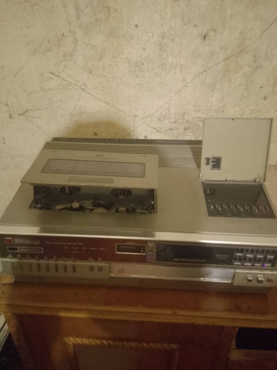 فيديو كاسيت 7000 ونص ناشونال واقفه الكهرباء على ارجع فيوز يحتاج  سعره ب 50 الجهاز نظيف الساعه شغاله


**إذا كنت صاحب هذا الإعلان وتريد حذفه لأي سبب، رجاءا أرسل رسالة إلى الدعم الفني**