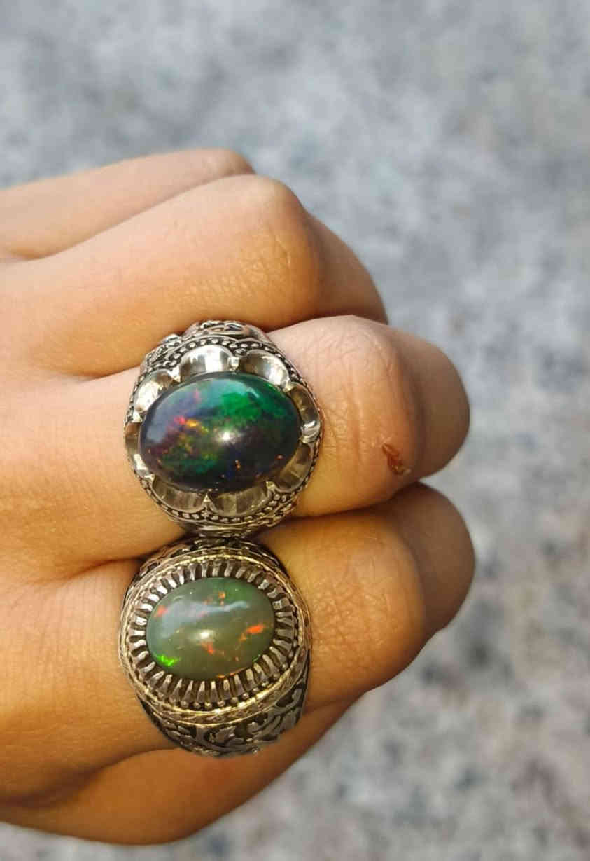 350خاتمين حجر  أوبال  فضه ثقيلً الوزن  للبيع بغداد المحمودية  نوع الحجار إثيوبي  تواصل ***********/***********
