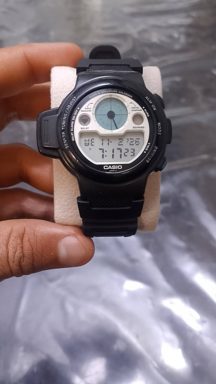 نوادر الكاسيو CPW-310 
ساعة يد رقمية صدرت حوالي عامي 1993-1994
 انتاج اليابان 
 وتشتهر ببوصلة القبلة وحساب أوقات الصلاة التلقائي. تستخدم هذه الساعة وحدة 1044 
وتجمع بين وظائف ساعات كاسيو القياسية
 مثل المنبه وساعة الإيقاف ومؤقت العد التنازلي 
والإضاءة الخلفية الخضراء
 بالإضافة إلى ميزات دينية فريدة
 مثل خمسة منبهات للصلاة اليومية والتقويم الهجري/الميلادي وتوجيه القبلة
انتاج


**إذا كنت صاحب هذا الإعلان وتريد حذفه لأي سبب، رجاءا أرسل رسالة إلى الدعم الفني**
