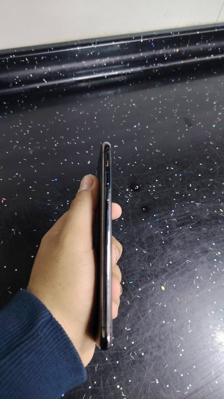 ١١ برو ماكس جهاز نضيف كلشي شغال بيه فقط مبدل بطاريه ١٠٠ فيس ايدي كلشي شغال ذكرته ٢٥٦ بدون غراض فقط جهاز مكاني كربلاء سعره ٣٢٥ وبيه مجال ***********وتساب
