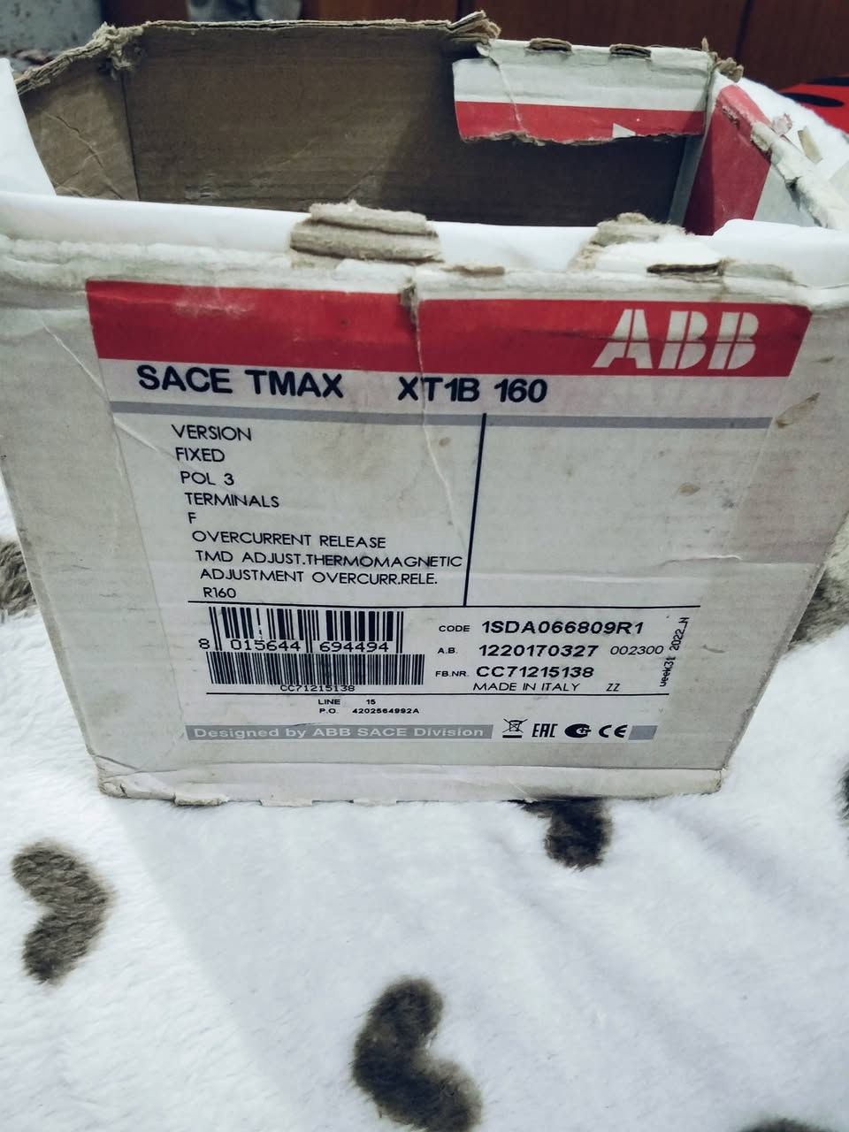 سلام عليكم خوان
عندي هاذا القاطع 160 امبير نوع ABB أصلي جديد بال باكيت غير مستخدم شتريتة ماسعملتة إلي يخدمة يقيمة بالي يرضي اللة ورسولة 
*********** واتساب
