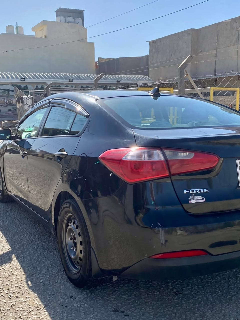 للبيع كيا فورتي 2015 رقم كربلاء انكليزي بأسمي  هزة 2026 سنوية لل29 
مواصفات. 

ABS.  

ECO 

مانع انزلاق 

كامره خلفيه 

حادثهة دعامية + بنيد.استبدال. بدون دواخل .ايرباكات كله سليمه  شرط لغود شواصي كفاله .  باقي السيارة بدون قطرة صبغ 

مكينة دوش 2000

العنوان كربلاء 

***********

السعر 115 $ وبي مجال حك جيه
