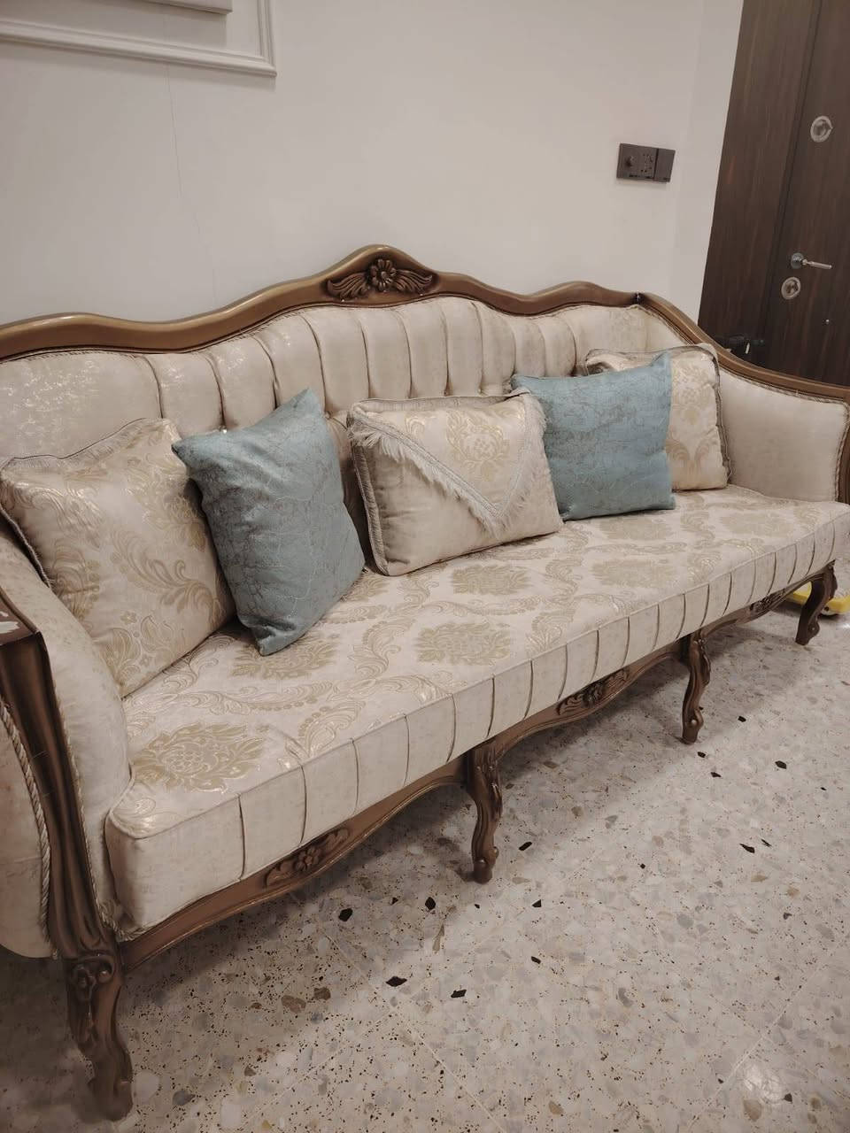 سلام عليكم تخمين للبيع الزيتوني ضررة بس اليدات باقي كلشي مابي ونضيف والبيجي اخو الجديد مكاني حي الجهاد للاستفسار على السعر علواتساب هذا الرقم ***********
