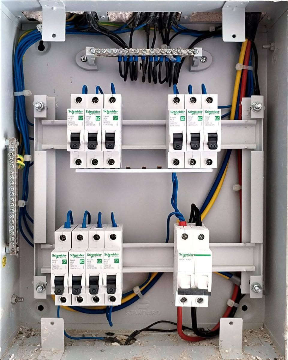 إنَّ الأجسادَ لتتعبَ من الراحةِ، فأريحوها بالعملِ
*********** أبو مجتبى
