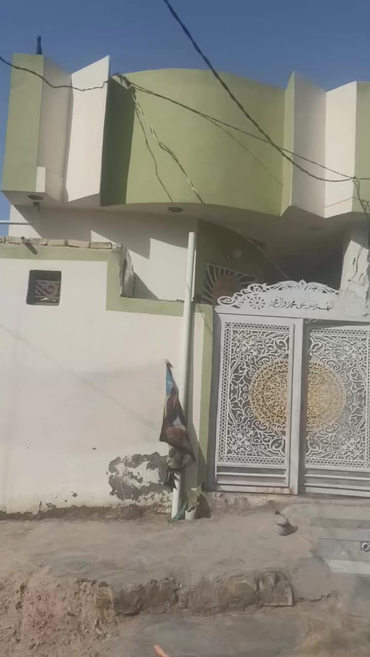 السلام عليكم بيت البيع حي النداء
شارع قنبر خلف شارع قنبر عمود 83شارع كربلاء 
بيت طابوك جمهوري درجه اوله طابو صرف 
يحتوي على غرفه صاله مطبخ استقبال صحيات 
السعر 80 معه مجال   
مكتب أبو داوود العبساوي. ***********
