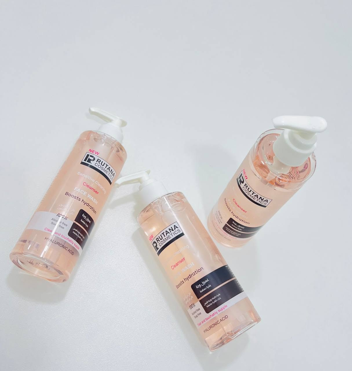 غسول وجه من "RUTANA COSMETICS".
الخصائص المشتركة: يعزز الترطيب، خالٍ 100% من الكحول والصابون، يترك البشرة نظيفة وناعمة ومنتعشة، يحتوي على حمض الهيالورونيك. 
الأنواع المتوفرة:
غسول للبشرة الدهنية (اللون الأخضر). 
غسول للبشرة الحساسة (اللون الوردي). 
غسول عميق المفعول (اللون الأزرق).
: جميع الأنواع تعزز الترطيب، خالية من الكحول والصابون بنسبة 100%، وتترك البشرة نظيفة وناعمة الملمس.

غسول روتانا الجل
لبشرة نظيفة ولينة الملمس
يترك البشرة منتعشة
يحتوي على الهاليرونك اسيد المرطب للبشرة
خالي من الكحول والصابون 
#بنات #اكسبلور #بغداد #ريلز #كومنت #اكسبلور_فولو #ديالى #للحجز_او_الاستفسار_مراسلتنا_دايركت📩

قطعة / ١٣
قطعتين / ٢٠
اذا منتج ثاني ويا عابر ل ١٠ يصير :
قطعة / ٨


**إذا كنت صاحب هذا الإعلان وتريد حذفه لأي سبب، رجاءا أرسل رسالة إلى الدعم الفني**