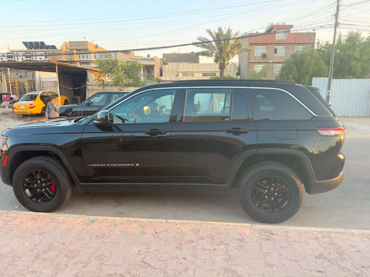 جيب لاريدو ٥ راكب موديل ٢٠٢٥ مرقم كتاب شهداء بغداد ماشيه ٢٠ الف بدون ايرباك حادث خفيف سعر ٢٦٠   رقم ***********
