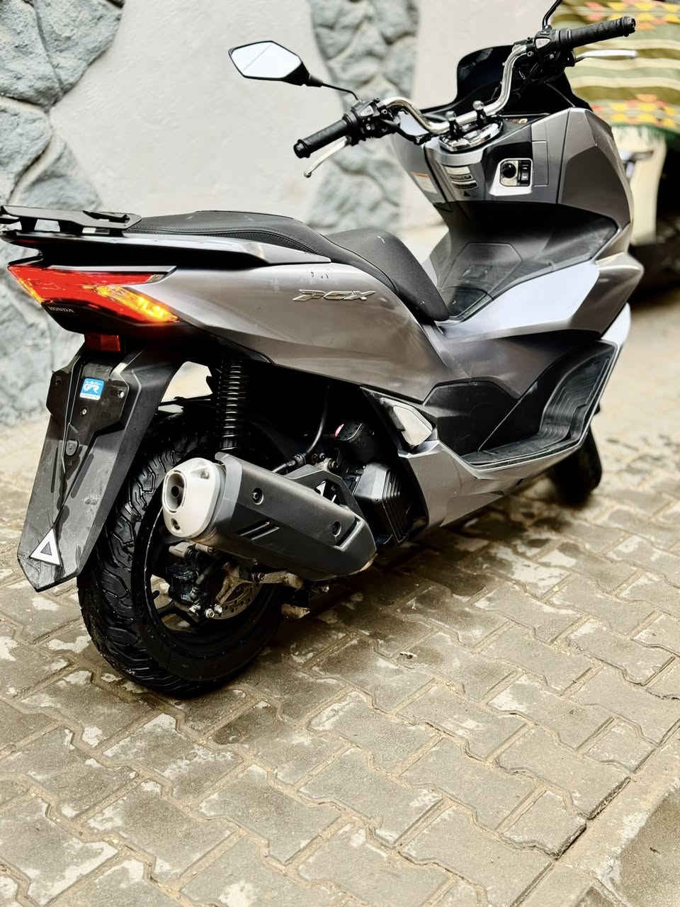 سلام عليكم pcx 2020
الجيل الرابع بصمة لونها بحري طافي
الدراجة نضيفة جدا 
الدراجة مكفولة 
نضام apx ونضام مانع انزلاق 
***********
