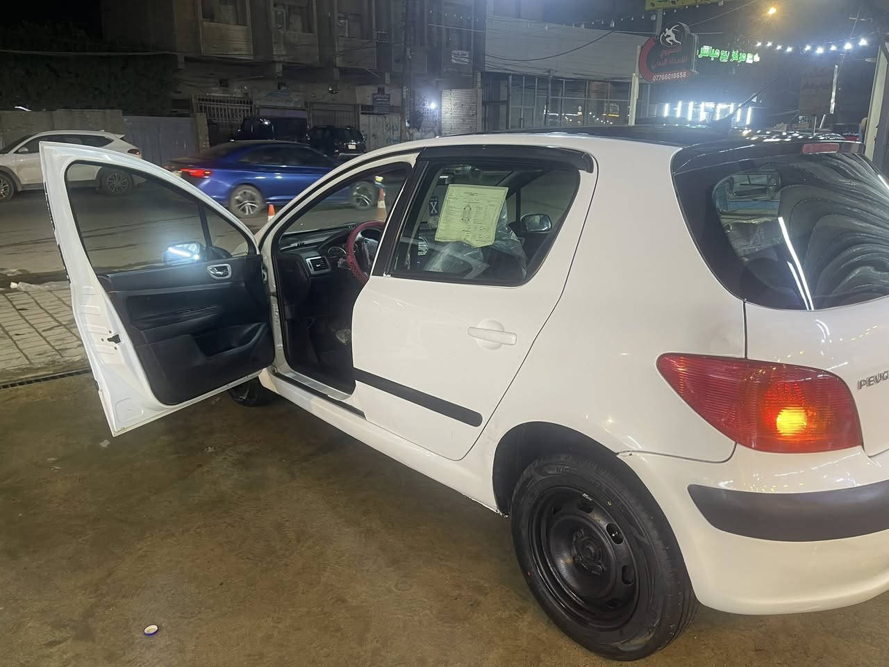 السلام عليكم بيجو 306 رقم بغداد تحويل ثاني يوم السياره مكفوله بستثنا بابين صبغ اثار جراد مكينه كير تبريد تخم تاير صار 3 يام من شديته صدر جديد السياره جاهزه وخير من الله 
السعر 55 ورقه وبيها مجال بسيط بكاني بغداد مقابل الرستميه 
الاتصال ***********
