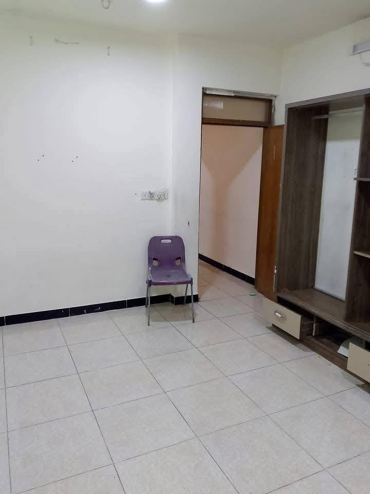 غرفتين وصاله مطبخ صحيات منور بيتونه 

ايجار 650 قفل 

للاستفسار الاتصال 

***********
