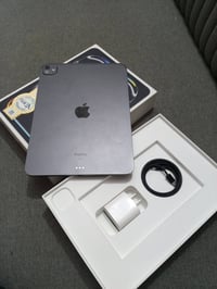 آيباد 11 برو • معالج ام فور • ٢٥٦