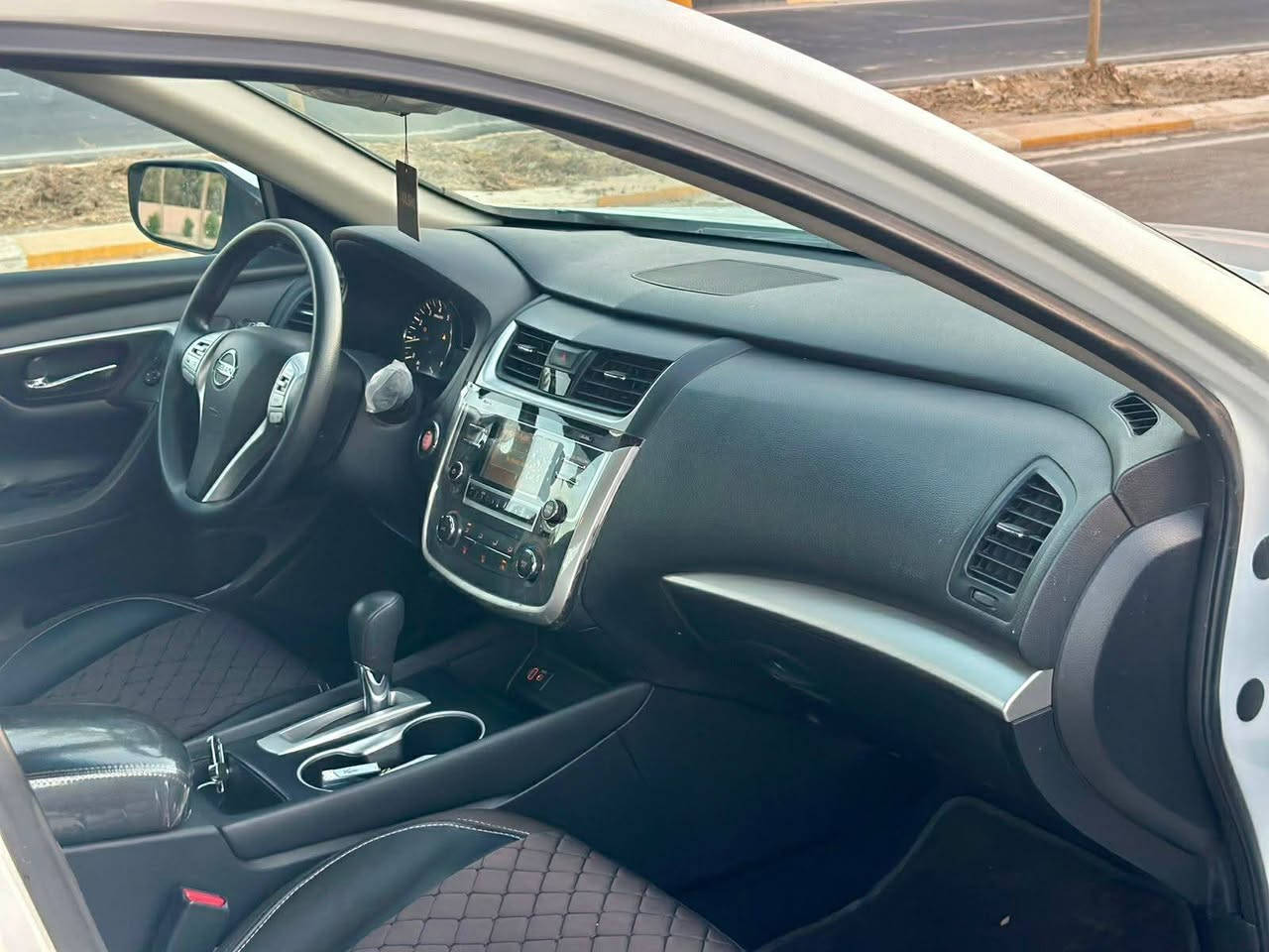 نيسان التيما 18
sv
ماشية81الف
جاملغ امامي صبغ بيهة شوية بارد بل بنيد
تخم تاير ويل جديد باتري صدر كلة جديد
دوشمة دواخل السيارة جديدة 
***********
