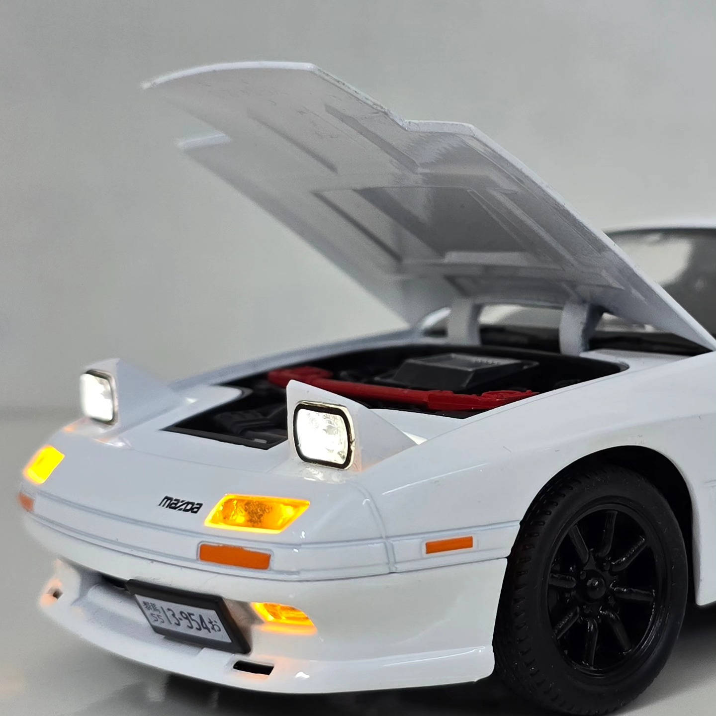 Mazda RX-7 FC 🚘
مجسم سيارة حجم 1:24
تفتح كامل أبواب بنيد صندوق لايت امامي يصعد ينزل + إضاءة + صوت
السعر : 18 الف
توصيل متوفر لجميع أنحاء العراق 🇮🇶📦


**إذا كنت صاحب هذا الإعلان وتريد حذفه لأي سبب، رجاءا أرسل رسالة إلى الدعم الفني**