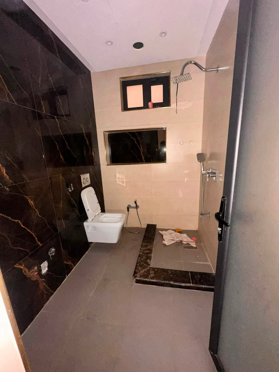 � للإيجار في السيدية 🏠
🔹 مساحة العقار: 150 م²
🔹 بناء حديث (زيرو)

✅ 4 غرف نوم
✅ صالة
✅ مطبخ
✅ خدمات
✅ كراج

💰 قيمة الإيجار: 2 مليون دينار (قفل)

📞 للاستفسار: ***********
