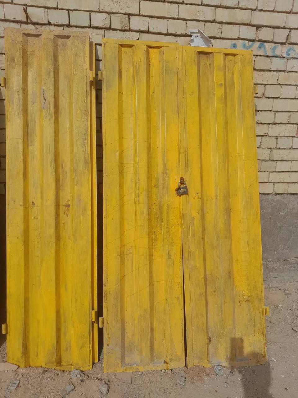 للبيع بسعر مناسب ابواب دفترية عدد٣ سندويش٥متر عدد٢ سندويش٢ونص ومترين عدد٢ مرايات عدد٣ كربلاء
واتساب ***********
