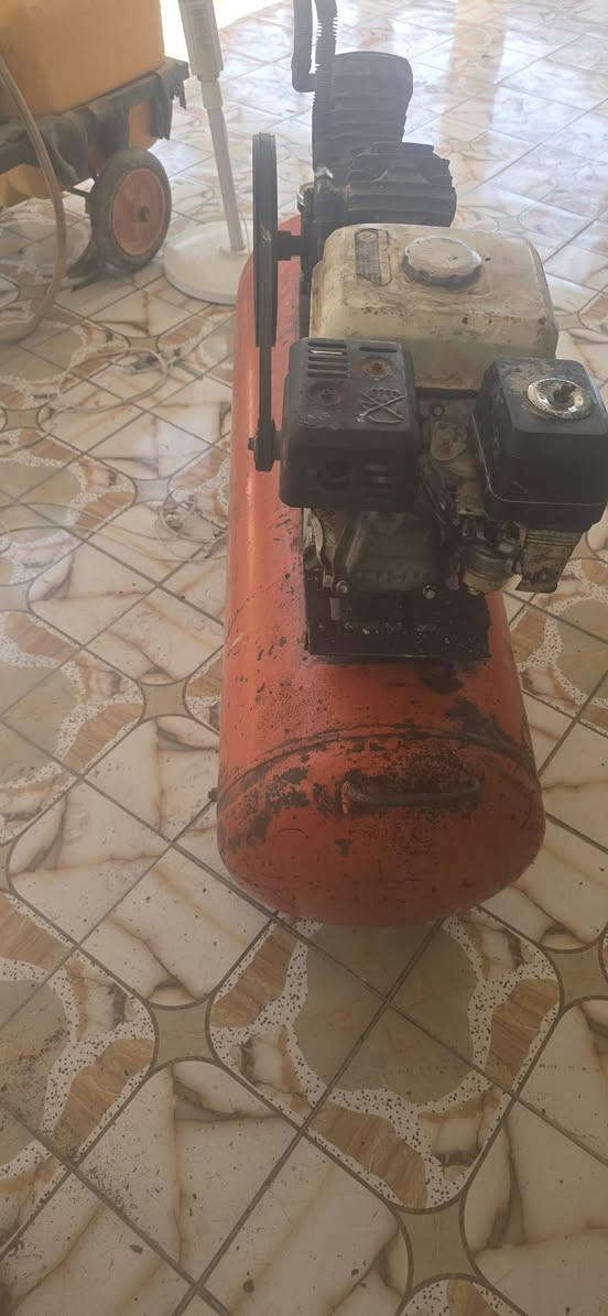 كنبريسر للبيع حجم ١٥٠ عل فحص صناعه الماني الشراي يجي خاص او ينتصل عله الرقم ***********العنوان حله السعر ٢٧٥ بانزين فقط
