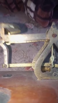 مجموع قطع انتيكه قديم معطره وبريق صغير وميزان ذو الكفتين مصنوع في ينكي...