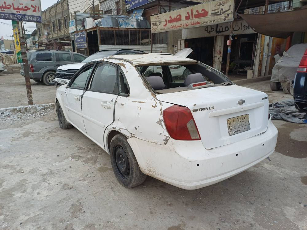 السلام عليكم اخوان شوفرليت اوبتره موديل 2011 رقم واسط الماني شرط تحويل سياره كير محرك ميكانيك داخل كله شغال وجديد محرك 1800 السياره بيها حادث وبيع على حادثه كما واضح بل الصور السعر 38 ورقه وبيه مجال لشراي للاتصال بل رقم*********** مكان السياره بغداد بغداد, العراق
