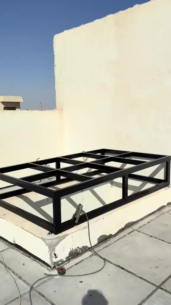 السلام عليكم حدادين نعمل جميع انواع الحداده الاستفسار رقم الهاتف *********** واتساب
